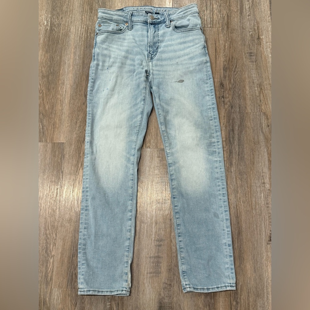 American Eagle Airflex 360 slim
Measurements: 30x30
Couple of stains